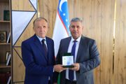 “Xalq ta’limi a’lochisi” ko‘krak nishoni bilan taqdirlandi