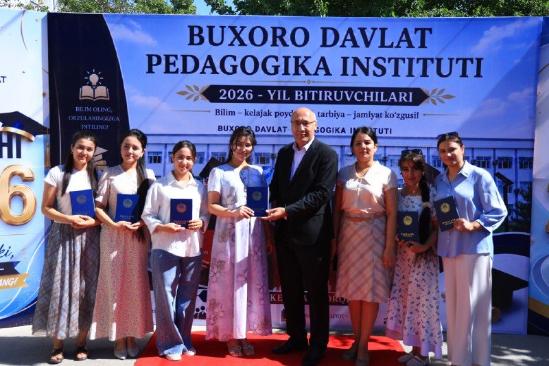 Bitiruvchilarga diplom topshirish jarayonlari namunali tashkil etilmoqda