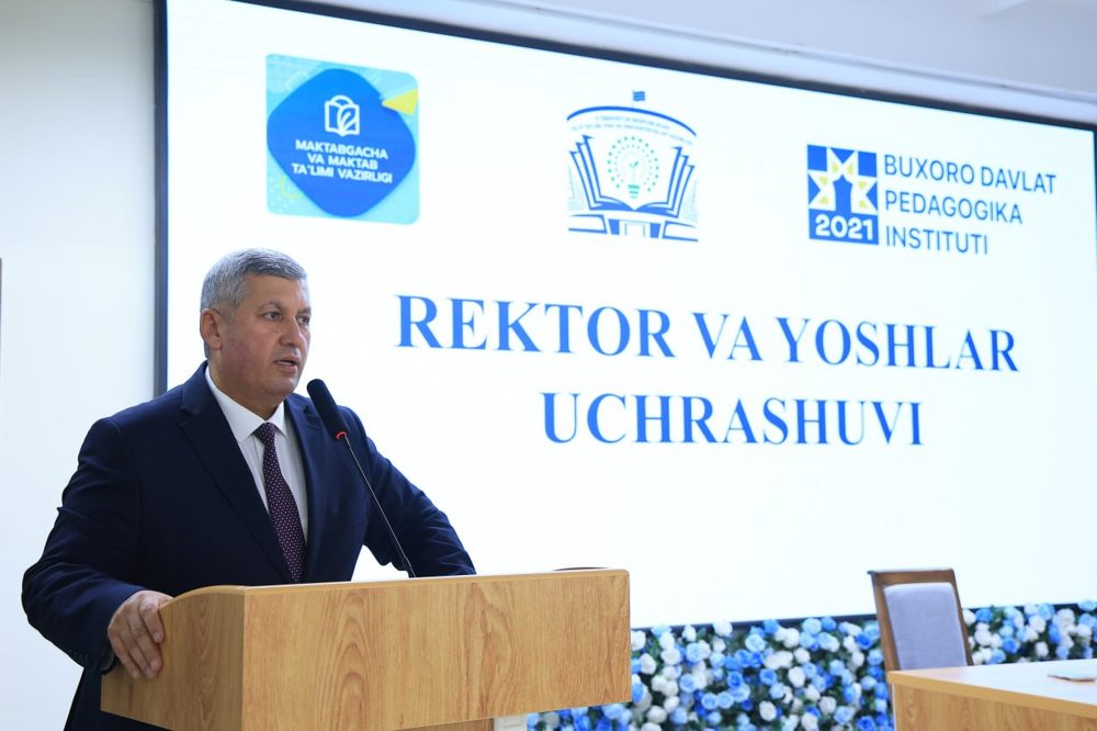 Rektor va Tillar fakulteti talabalari o‘rtasida ochiq muloqot