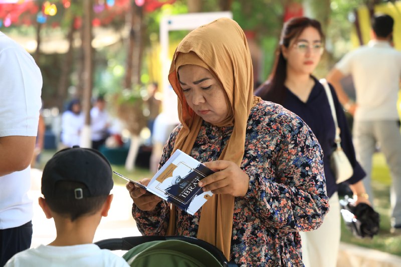Somoniylar istirohat bog'ida kitob va ma'rifat bayrami davom etmoqda