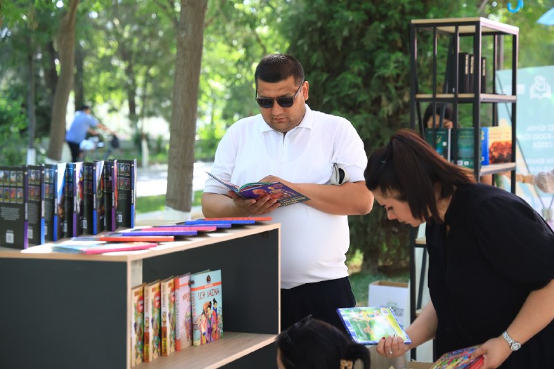 Somoniylar istirohat bog'ida kitob va ma'rifat bayrami davom etmoqda