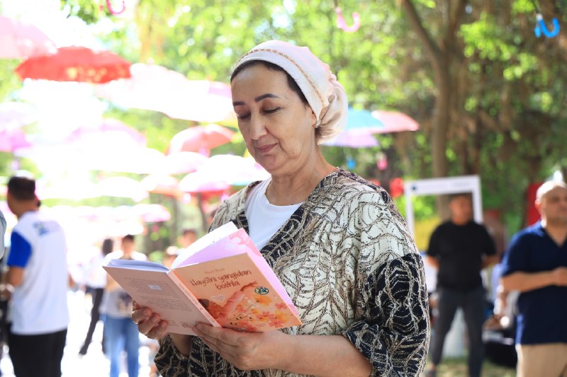 Somoniylar istirohat bog'ida kitob va ma'rifat bayrami davom etmoqda