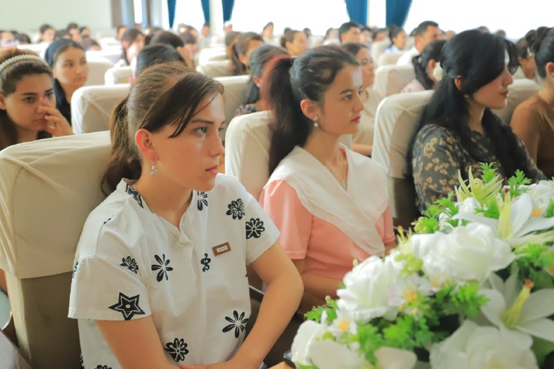 Bitiruvchi yoshlar bilan ochiq muloqot tashkil etildi