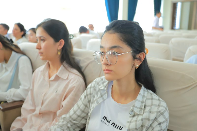 Bitiruvchi yoshlar bilan ochiq muloqot tashkil etildi