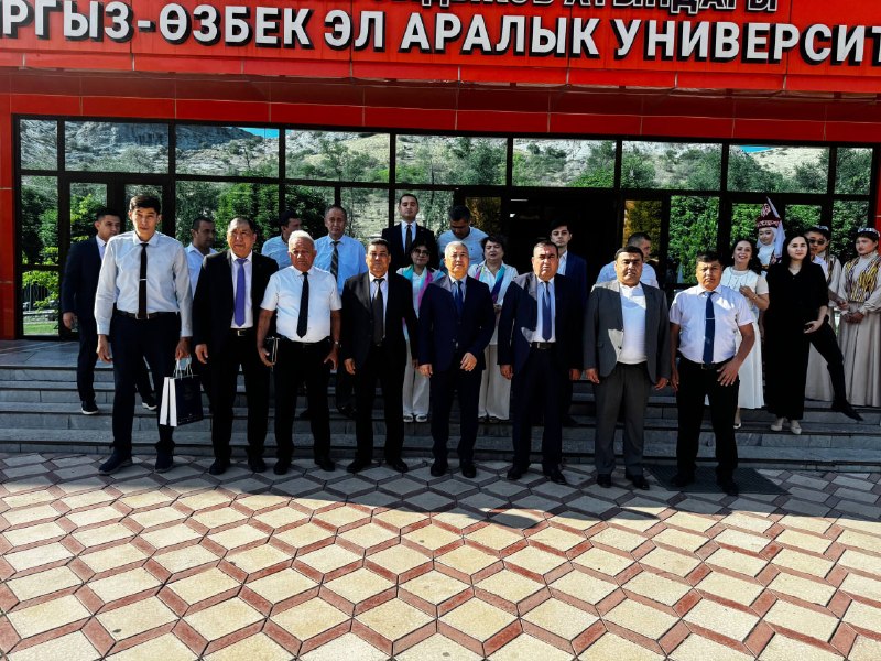 Hamkorlik yo'lida yangi qadamlar: Osh shahrida "Study in Uzbekistan" ko'rgazmasi tashkil etildi