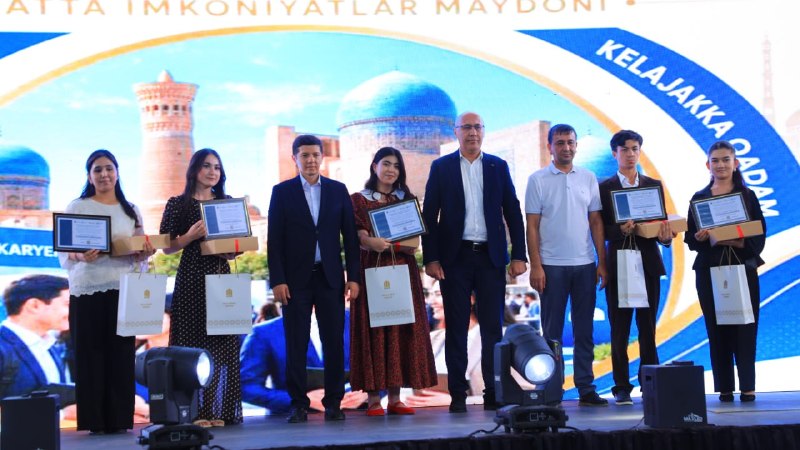 Yana bir yutuq — yana bir e'tirof! Jamoamiz "Kelajakka qadam" dasturi doirasida Tashakkurnoma bilan taqdirlandi
