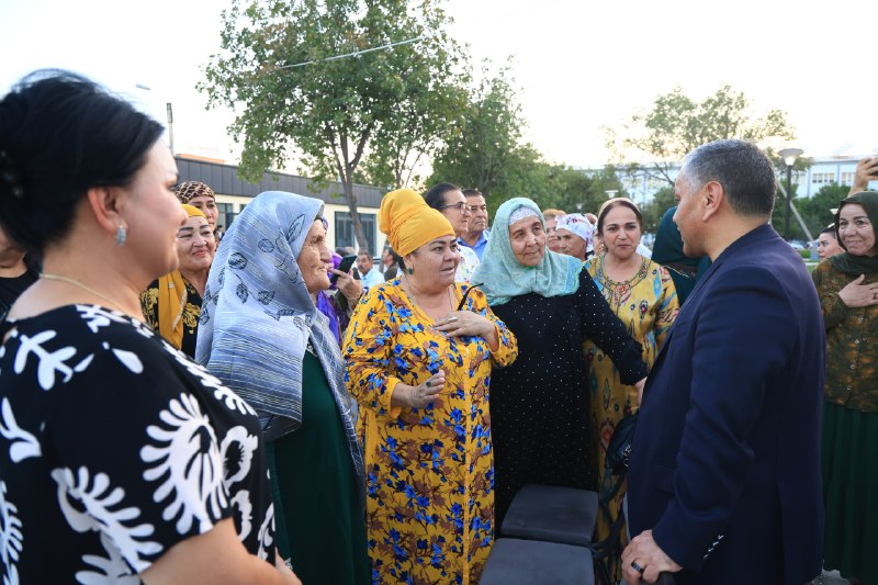 YOSHLAR TASHABBUSLARI E'TIBOR MARKAZIDA