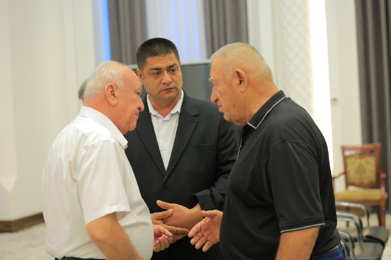 Botir Zaripov akademiklar bilan uchrashdi: Fanlar akademiyasi va Buxoro viloyati hokimligi oʻrtasida hamkorlik memorandumi imzolandi